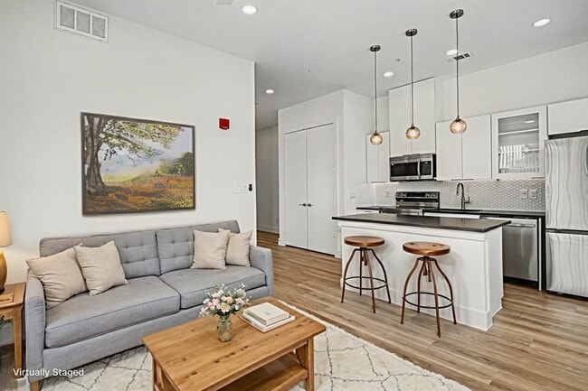 property at 2217 N Fitzhugh Ave