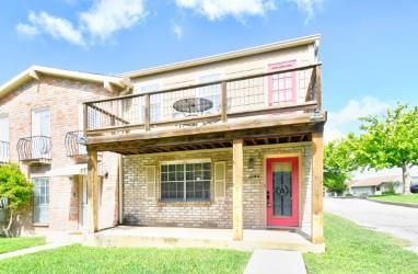 1944 Leslie Dr in Kerrville, TX - Building Photo - Building Photo