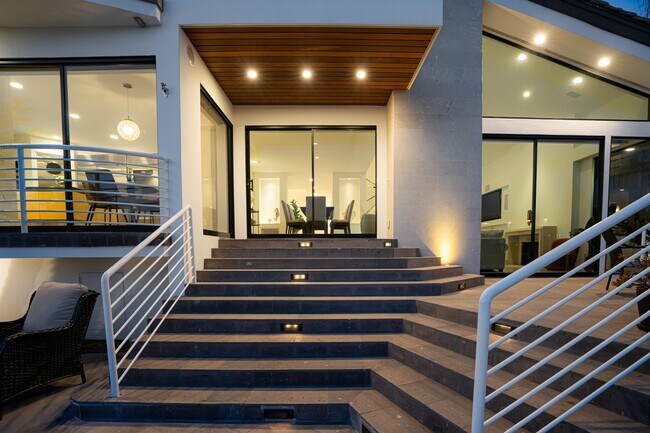 715 Bayside Dr in Newport Beach, CA - Building Photo - Building Photo