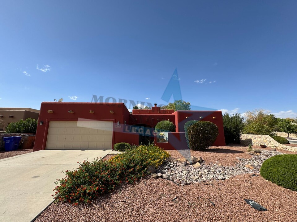 2101 Via Tesoro in Las Cruces, NM - Building Photo