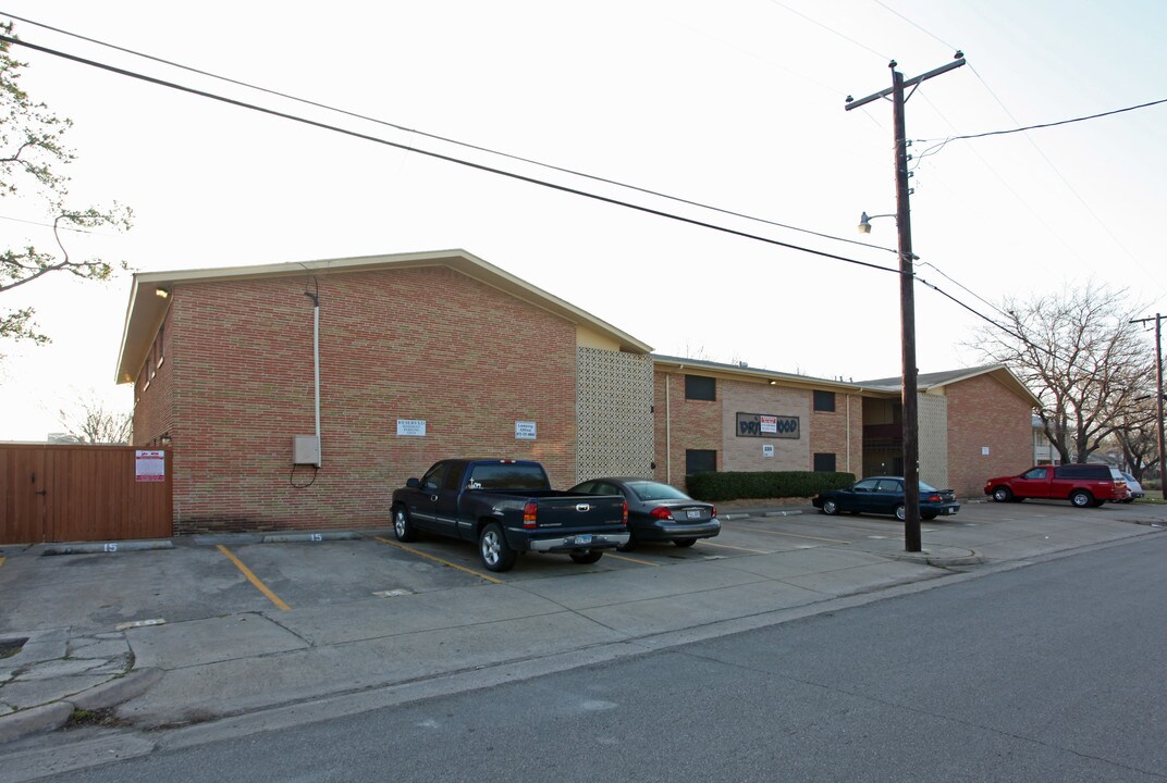 Driftwood in Irving, TX - Building Photo