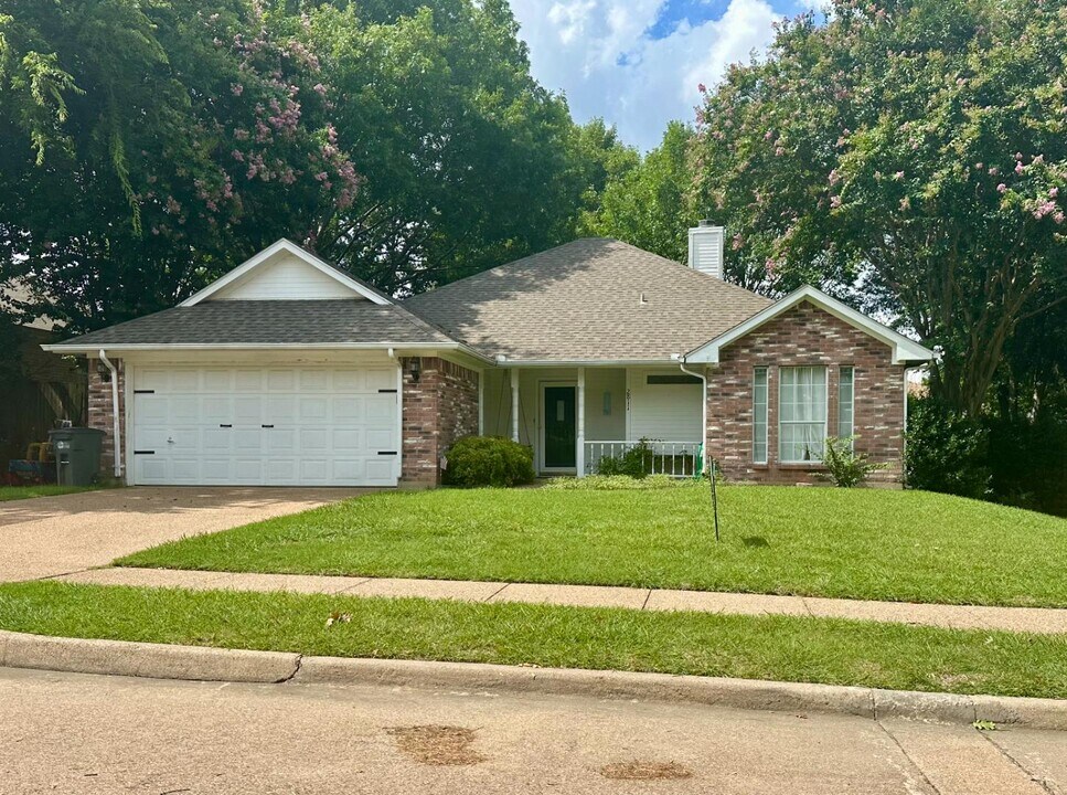 2811 Mediterranean Ave in Midlothian, TX - Building Photo