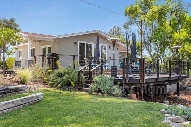 3267 Bernardo Ln
