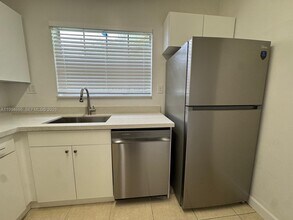 1761 NW 96th Terrace in Pembroke Pines, FL - Building Photo - Building Photo