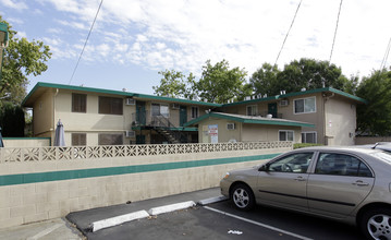 Camellia Apartments in Davis, CA - Building Photo - Building Photo