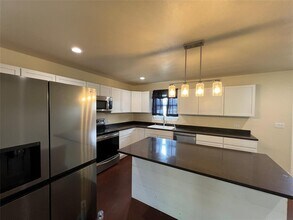 160 Columbus St in McDade, TX - Building Photo - Building Photo