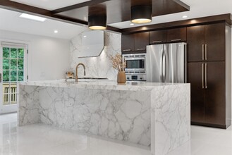 4 Hadley Rd in Lexington, MA - Foto de edificio - Building Photo