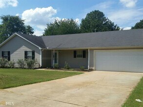 75 Mallie Ct in Hampton, GA - Building Photo - Building Photo