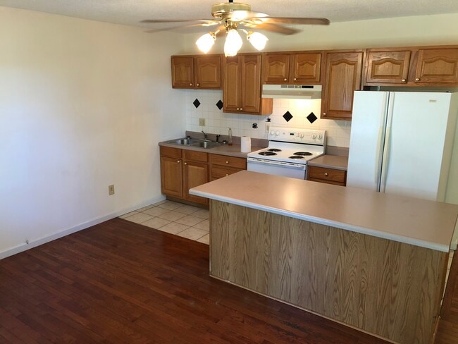800 John Exum Pkwy, Unit 3