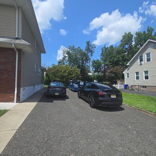 23 Washington Pl in Totowa, NJ - Building Photo - Building Photo