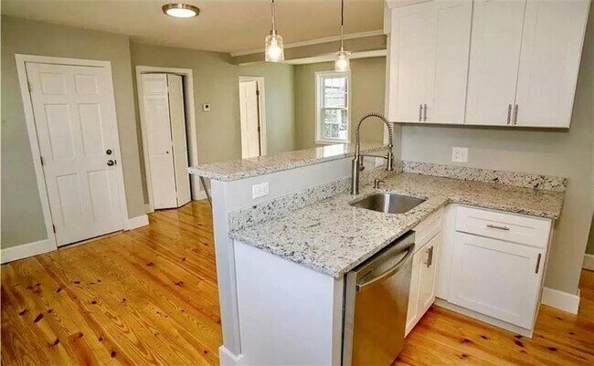 74 Warner St in Newport, RI - Building Photo - Building Photo