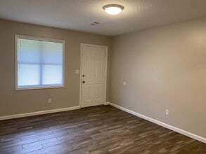 20 Lennon Cv, Unit R in Jackson, TN - Foto de edificio - Building Photo