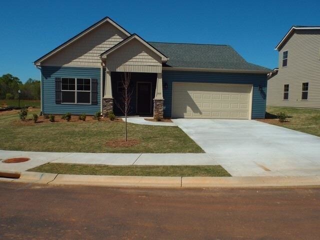305 Sliding Rock Dr in Pendleton, SC - Foto de edificio