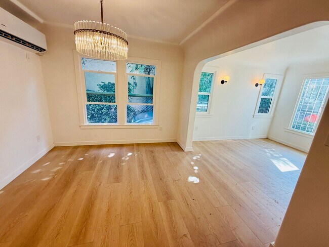 3774 S Gramercy Pl-Unit -3776.5 S Gramercy Pl in Los Angeles, CA - Foto de edificio - Building Photo