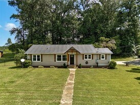 5659 Hiram Douglasville Hwy in Powder Springs, GA - Building Photo