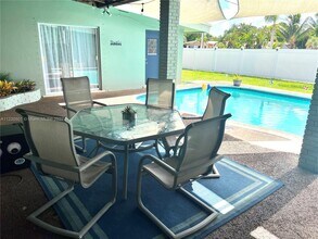 7101 SW 12th St in Pembroke Pines, FL - Building Photo - Building Photo