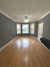 2526 W Gunnison St in Chicago, IL - Foto de edificio - Building Photo