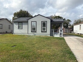 1307 Westway St in Galena Park, TX - Building Photo