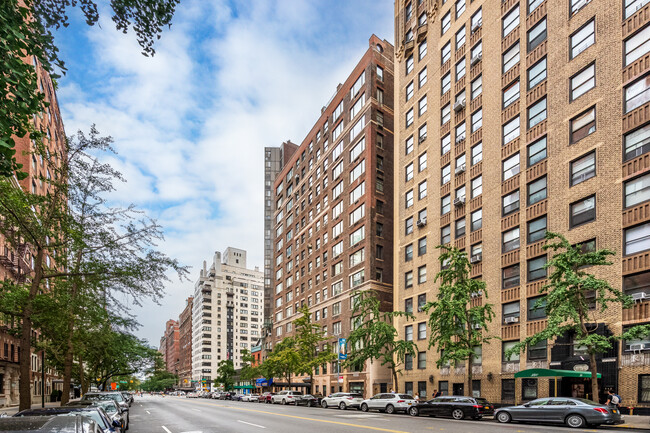 350 E 57th St in New York, NY - Foto de edificio - Building Photo