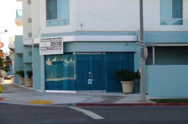 Wilshire Fairfax Condos in Los Angeles, CA - Foto de edificio - Building Photo