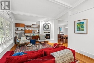 1886 Rideau Garden Dr in Ottawa, ON - Building Photo - Building Photo