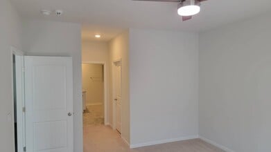 5070 Hunters Village Dr in Lebanon, TN - Building Photo - Building Photo