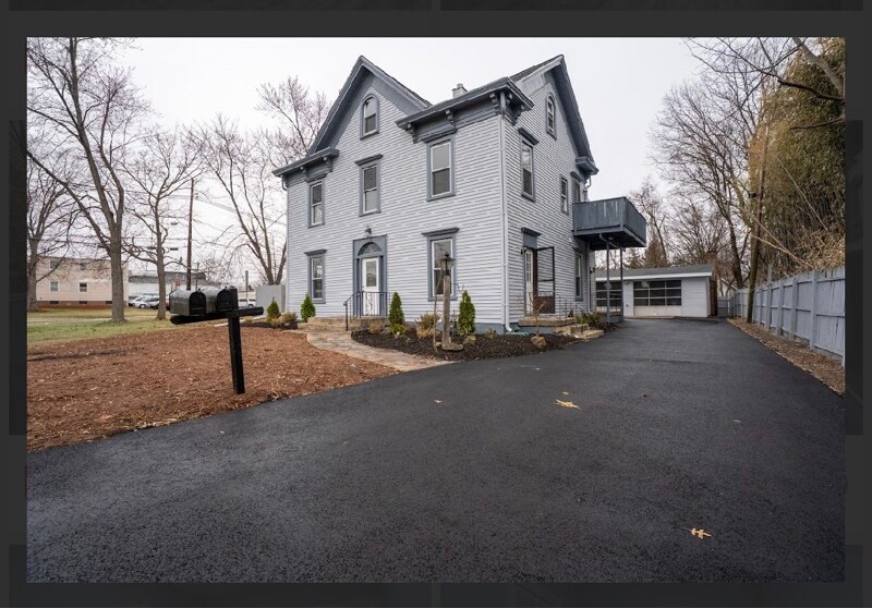 298-300 N Bridge St in Bridgewater, NJ - Building Photo