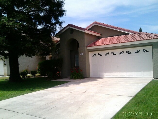 8304 Black Knot Ct in Bakersfield, CA - Foto de edificio - Building Photo