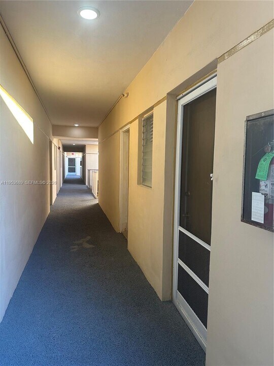 9175 SW 77th Ave in Miami, FL - Building Photo