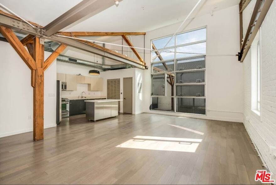 527 Molino St in Los Angeles, CA - Building Photo