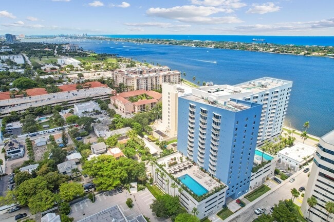 1551 N Flagler Dr in West Palm Beach, FL - Building Photo - Building Photo