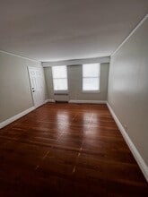 1108 W Friendly Ave, Unit 1 in Greensboro, NC - Building Photo - Building Photo