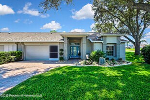 2368 Fairskies Dr in Spring Hill, FL - Building Photo