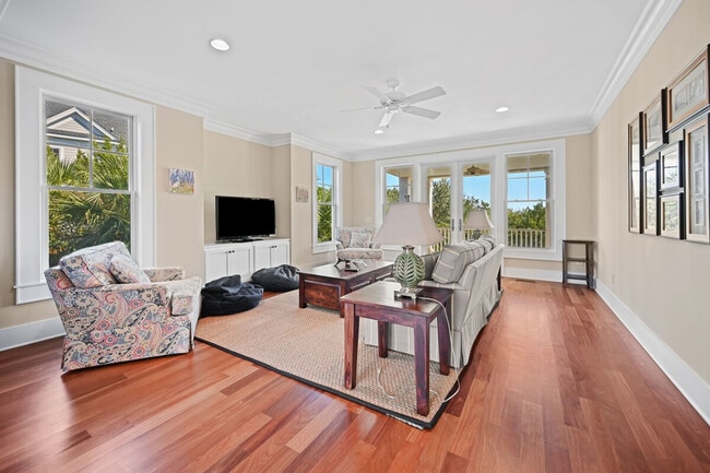 205 Sea Island Dr