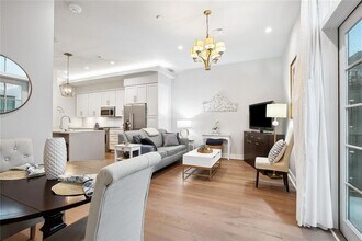 731 St Charles Ave, Unit 514 in New Orleans, LA - Building Photo - Building Photo