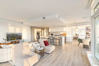 680 Quayside Dr in New Westminster, BC - Building Photo - Building Photo
