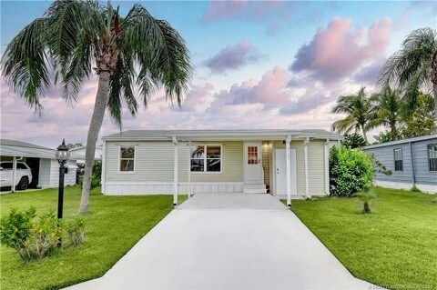 4727 SE Balsawood Terrace in Stuart, FL - Foto de edificio