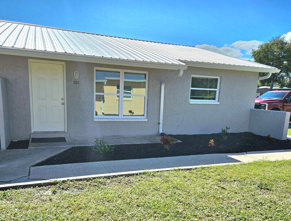 101 Lagrange Ave in Titusville, FL - Building Photo