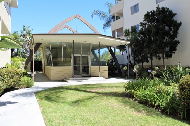 29641 S Western Ave in Rancho Palos Verdes, CA - Foto de edificio - Building Photo