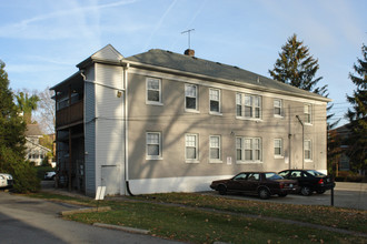 2010 Village Dr in Louisville, KY - Building Photo - Building Photo