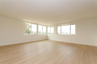 8040 W 83rd St in Playa Del Rey, CA - Building Photo - Building Photo