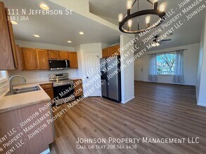 111 N Jefferson St in Nampa, ID - Foto de edificio - Building Photo