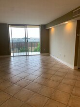9310 Fontainebleau Blvd, Unit 515 in Miami, FL - Building Photo - Building Photo