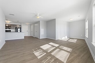 Bracken Square in Silver Spring, MD - Foto de edificio - Building Photo