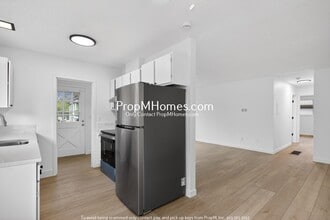 6056 SW Valley Ave in Beaverton, OR - Building Photo - Building Photo