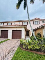 5753 Isles Cir in Tamarac, FL - Building Photo
