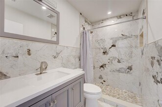 8352 Dundee Terrace in Hialeah, FL - Building Photo - Building Photo