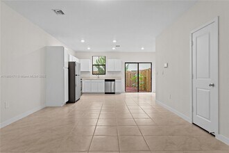 433 NE 12th St in Florida City, FL - Foto de edificio - Building Photo