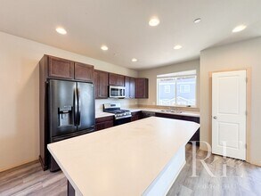 1060 Banyan St in Bremerton, WA - Building Photo - Building Photo