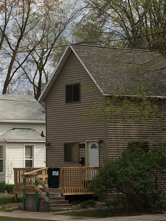 313 9th Ave in Eau Claire, WI - Building Photo